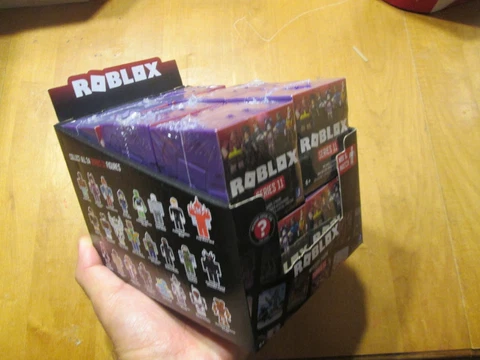 ROBLOX Mystery Figures Series 11 PURPLE FULL Box of 12 Sealed Toy & Codes Cover