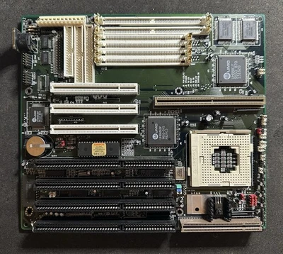 Placa madre PCChips M919 v3.2 486 con 16 MB de RAM y módulo de caché de 256 k Foto 1 de 4