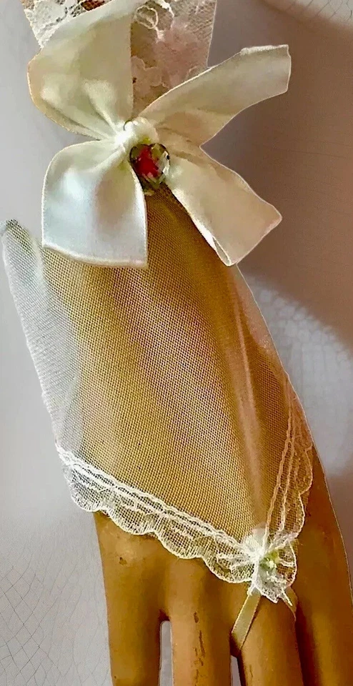 White Lace Wedding Gloves Fingerless Wrist Length One Size New - Image 1 of 1
