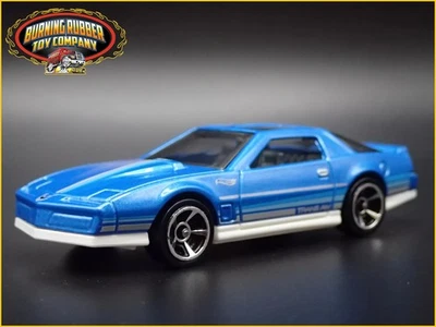 1984 84 Pontiac Firebird Trans Am Ta Blu 1:64 Diorama Scala Modellino Auto - Immagine 1 di 4