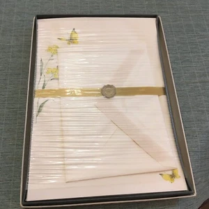 Vintage Hallmark Stationery Set Yellow Flower Meadow 30 Sheets, 20 Envelopes NIP - Picture 1 of 10