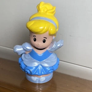 Figura Princesa Cenicienta Azul Fisher-Price Little People 2014 en muy buen estado - Imagen 1 de 5