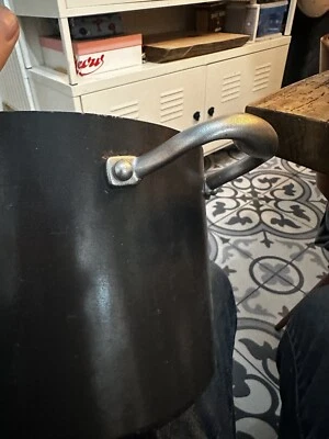 Olla antiadherente anodizada dura profesional Anolon de 7,5 cuartos de galón Foto 1 de 4