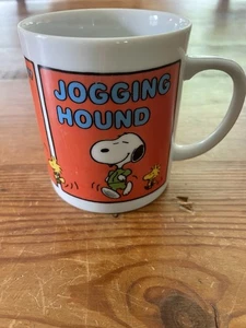 VINTAGE 1958 1965 SNOOPY WOODSTOCK JOGGING HOUND MUG JAPAN - Picture 1 of 5