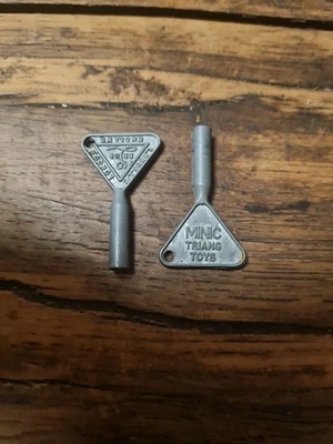 Tri-ang Minic Clockwork keys  - Image 1 of 3