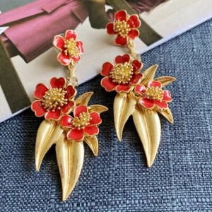 OSCAR DE LA RENTA Red Enamel Flower Gold Leaf Stud Earrings Gold