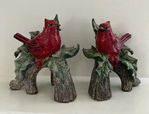 Set Of 2 Cardinals Figurines Glitter On Holly Christmas Logs By Valerie P. Hill  - Picture 1 of 12