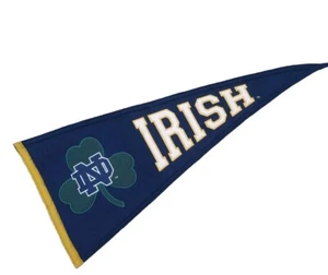 Norte Dame Irish clover VTG Winning Streak Sports Pennant - Picture 1 of 19