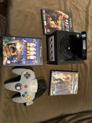Console NINTENDO GAMECUBE Game Cube NERA + CONTROLLER + CAVI +Giochi in foto - Immagine 1 di 4