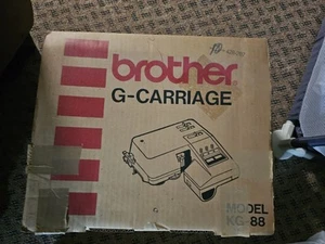 Carro de liga Brother KG88 para máquina de tejer calibre estándar completo en caja - Imagen 1 de 12