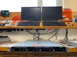 Serveur double 14 cœurs HPE ProLiant DL360 Gen9 E5-2660 v4 2 x SSD + 16 To de stockage SAS - Photo 1/7