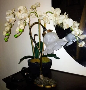 Tiffany Style Bedside Desk Lamp Light Lily Pad Base White Ruffled Shade 15” TALL - Picture 1 of 14
