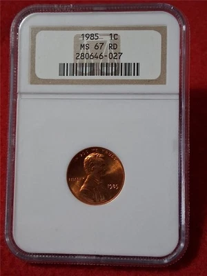 1985 LINCOLN MEMORIAL CENT NGC MS 67 RD         OLD HOLDER               #DRF-48 - Image 1 of 3