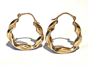 LADIES CHILDS GIRLS 9CT GOLD CANDY TWIST SLEEPER EARRINGS EAR RINGS 9K PIERCED - Picture 1 of 3