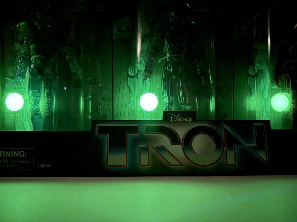 Tron Ares: EDICIÓN LIMITADA GITD Tron Flynn Sark 3 Pk 40th SDCC 2021 3000 piezas Foto 1 de 4