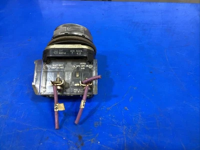 Allen Bradley 800T-B... Ser. T Red Push Button w/800T-XA - Image 1 of 4