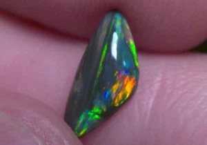 0.62ct Lightning Ridge Solid Gem black opal, stunning rainbow fire *see video* - Picture 1 of 11