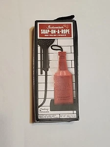 Fórmula de enfriamiento Sudweiser jabón en una cuerda 9,2 oz forma de botella nuevo en caja - Imagen 1 de 7
