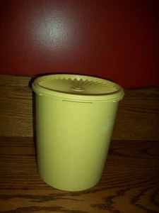 Tupperware Yellow (Lemon Ice?) Canister 807-2 Lid 808-42 12 Cup Capacity-NICE - Picture 1 of 2