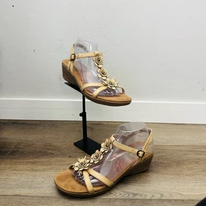 Sandalias BareTraps Hammond Beige Cuero Floral T Para Mujer Talla 9.5 - Imagen 1 de 11
