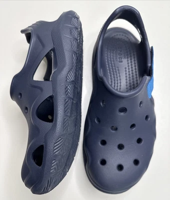 Zueco Crocs Swiftwater Wave para niños en azul talla J 3 Foto 1 de 4