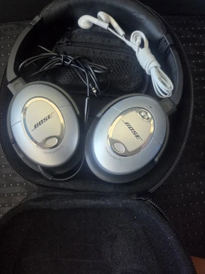 Bose QC15 QuietComfort Acoustic Noise Cancelling Headphones w/Case - Image 1 of 3