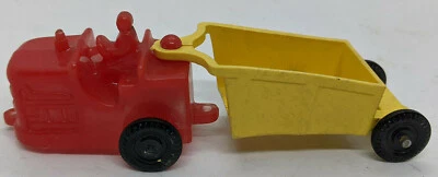 Wannatoy TRACTOR WITH TRAILER O-SCALE. USA VINTAGE, RED / YELLOW - Image 1 of 4