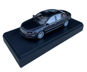 Volkswagen Phaeton - scala 1/43 - modellino VW Looksmart - Foto 1 di 9