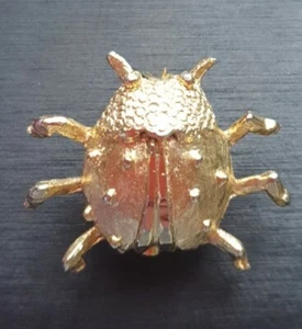 Broche de insectos Ladybird vintage delicado color dorado como nuevo - Imagen 1 de 8