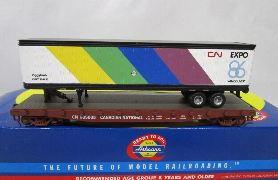 Athearn HO Scale CN Canadian National 50' Flat Car w/ 45' Piggyback Trailer - Image 1 of 4