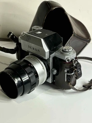 Nikon F 35 mm SLR con lente Nikkor-Q Auto 135 mm f/3,5 y estuche original - Japón Foto 1 de 4