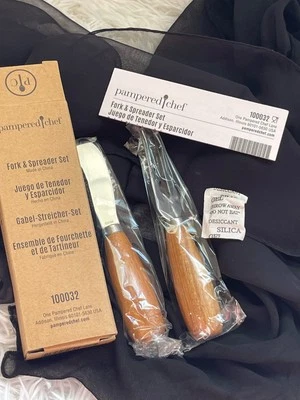 Pampered chef fork and spreader set wood handle New Sealed Original Box Set - Image 1 of 4