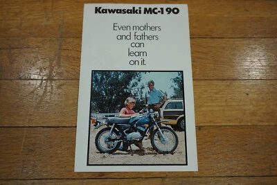 Folheto de vendas de motocicletas NOS 1975 Kawasaki MC1 90 revendedor - Imagem 1 de 3