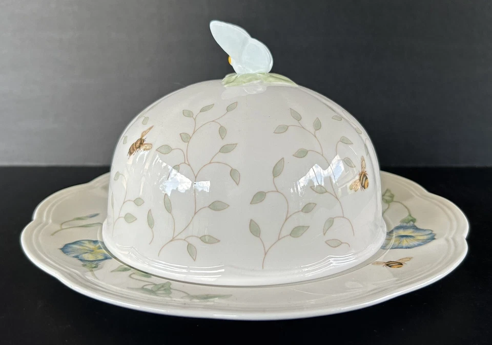 Plato de queso mantequilla cubierto redondo Lenox Butterfly Meadow con tapa Foto 1 de 4