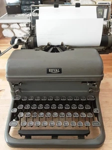 Classic 1952 Royal KMG gray typewriter in terrific working condition. - Picture 1 of 24