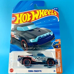 HOT WHEELS 2025 TERRA-TRACKTYL METALFLAKE GRAY 204/250 TRACK CHAMPS C. CALLUM - Picture 1 of 2