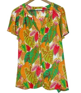 Blusa manga corta con botones cuello en V estampado de hojas tropicales rosa + oliva talla 1X - Imagen 1 de 4