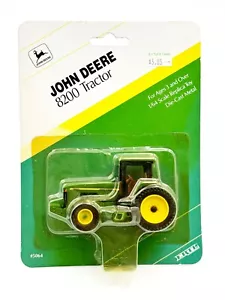 1/64 John Deere 8200 Tractor - Picture 1 of 1