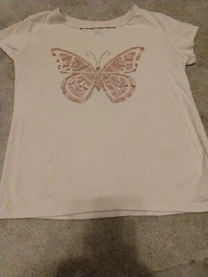 Bonita Camiseta Rosa Lugar Infantil Usada en Excelente Condición Mariposa Niñas Talla 14 Cuello Corte Foto 1 de 4