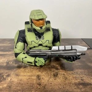 Halo Master Chief Spartan Mark IV Bust Coin Bank Diamond Select Toys R Us Unopen - Picture 1 of 7