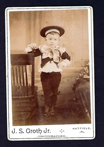 um 1900 Portrait eines jungen Jungen schönes Outfit, J.S. Groth Jr. Foto, Hatfield Pa. - Bild 1 von 2