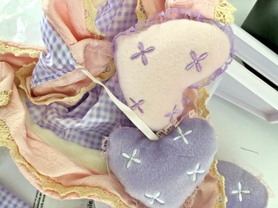 MUSICAL MOBILE rosa, púrpura CORAZONES ~ NUEVO EN CAJA bebé niña Foto 1 de 4