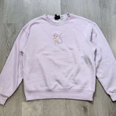 Sudadera H&M Pokemon Mew Calce Relajado Pequeña Púrpura Bordada Manga Larga Foto 1 de 4