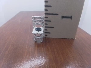 Miniature 1/4" Scale Potted Textured Chair With Empty Colored Pot - Picture 1 of 4