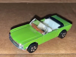 PLAYART GREEN FORD MUSTANG WITH WHITE METAL BASE MADE IN HONG KONG MINTY - Picture 1 of 7