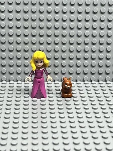 LEGO Disney Minifigure Mini-doll Aurora Sleeping Beauty dis153 and Squirrel - Picture 1 of 6