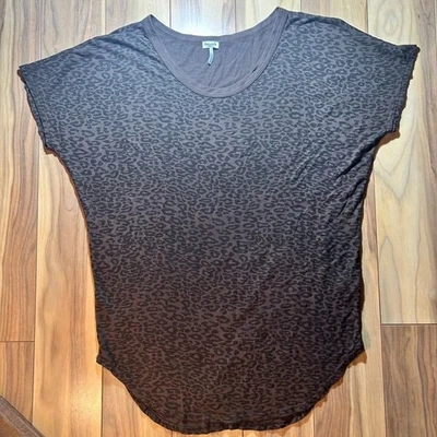 Espléndida Camiseta Para Mujer Cuello Redondo Manga Corta Leopardo Mediana Hecha en EE. UU.  Foto 1 de 4