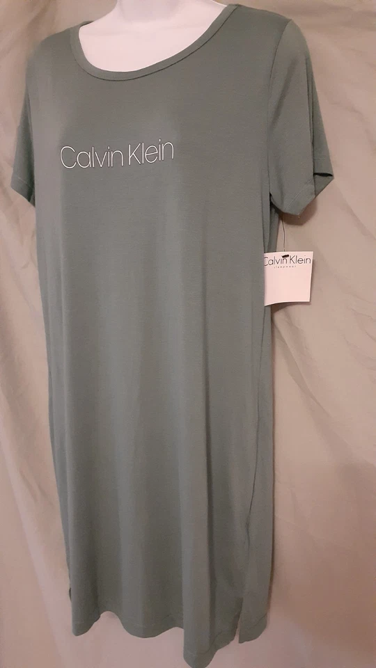 Camisón Calvin Klein Verde Manga Rodillera Grande 42" BUSTO  Foto 1 de 4