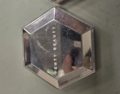 Fenty Beauty Diamond Bomb HOW MANY CARATS .28 oz. SCUFF MARKS ON CASE - Image 1 of 2