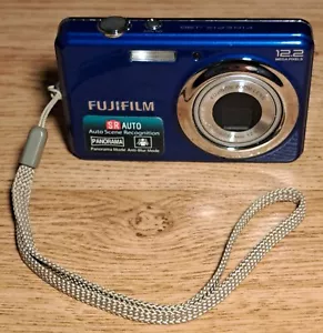 FUJIFILM FINEPIX J30 12.2 Megapixel Digital Compact Camera Spares Or Repairs - Picture 1 of 12